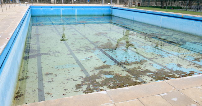 piscina abandonada